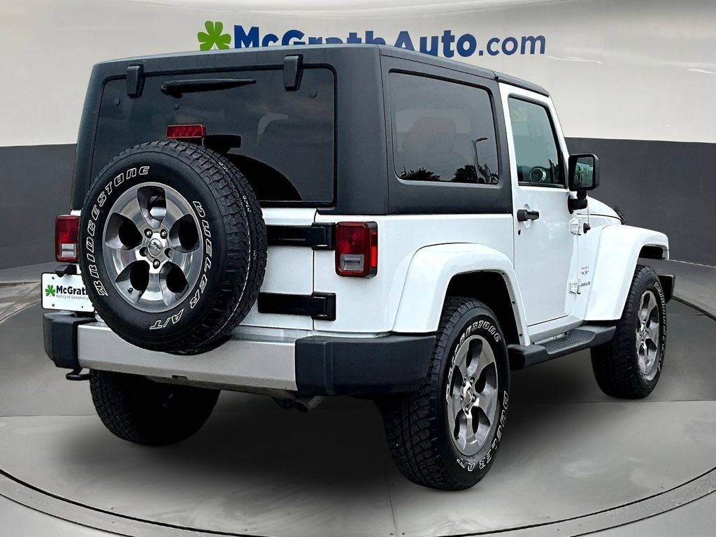 Used 2017 Jeep Wrangler Sahara w/ Connectivity Group AWD/4WD image 7