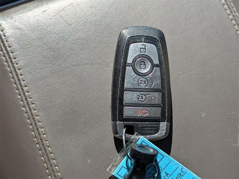 Used 2020 Ford Explorer Platinum w/ Premium Technology Package image 36