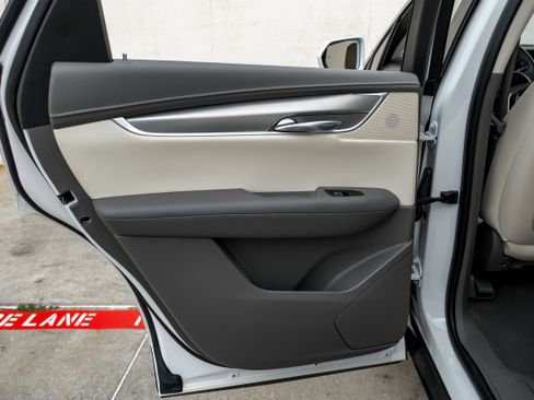 Used 2018 Cadillac XT5 Premium Luxury w/ Driver Assist Package image 43