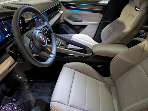 New 2026 Porsche Macan 4 Electric AWD/4WD image 5