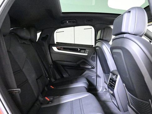Certified 2025 Porsche Cayenne S image 19
