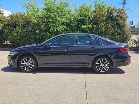 Used 2025 Volkswagen Jetta SE image 9