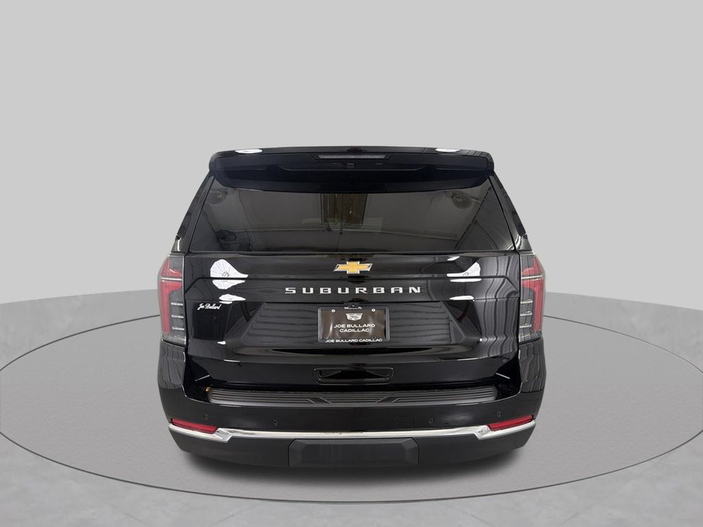 Used 2025 Chevrolet Suburban LS RWD image 7