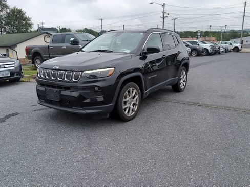 Used 2022 Jeep Compass Latitude w/ Sun and Sound Group AWD/4WD image 1