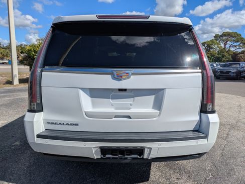Used 2020 Cadillac Escalade ESV Premium Luxury AWD/4WD image 5