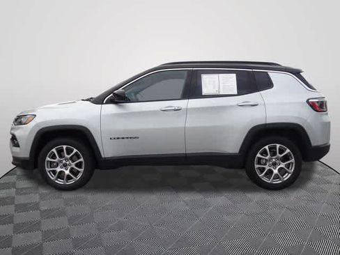 Used 2025 Jeep Compass Limited AWD/4WD image 2