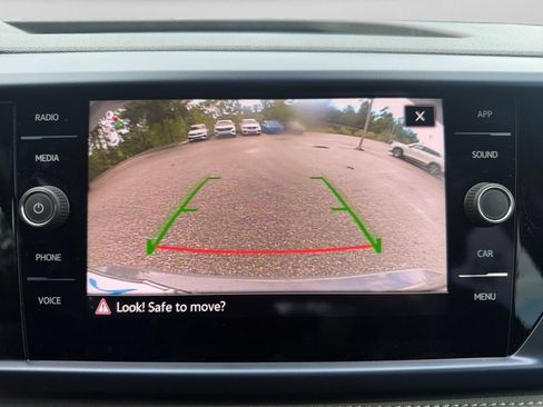 Used 2024 Volkswagen Taos SE FWD image 16