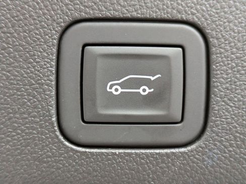 Certified 2025 Cadillac Escalade Premium Luxury Platinum w/ LPO, Radiant Package RWD image 19