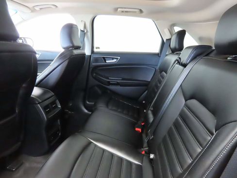 Used 2022 Ford Edge SEL w/ Convenience Package image 16