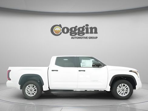 New 2026 Toyota Tundra SR5 w/ SR5 Convenience Package image 23