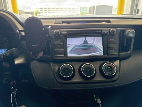 Used 2015 Toyota RAV4 LE FWD image 9