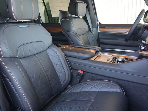Used 2024 Jeep Grand Wagoneer Series III w/ Rear Seat Video Group 1 AWD/4WD image 8