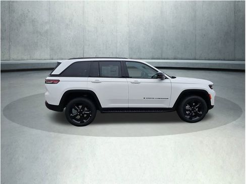 New 2025 Jeep Grand Cherokee Limited w/ Luxury Tech Group II image 6