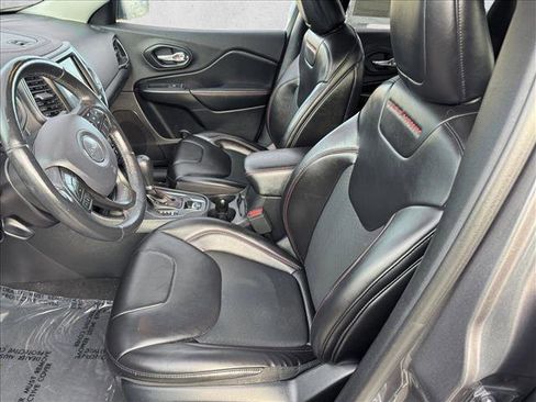 Used 2019 Jeep Cherokee Trailhawk w/ Cold Weather Group image 10