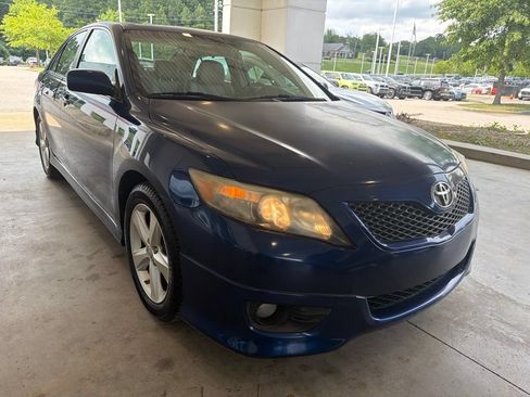 Used 2011 Toyota Camry SE w/ SE Extra-Value Pkg #1 FWD image 4