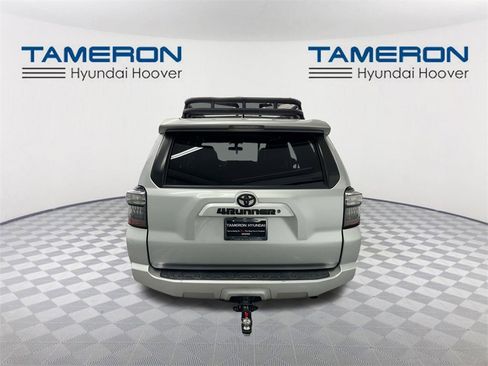 Used 2018 Toyota 4Runner SR5 Premium image 4