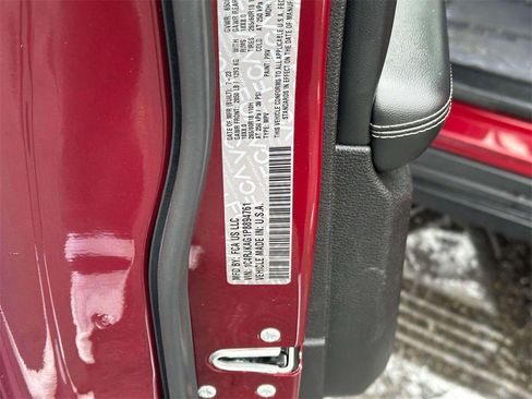 Used 2023 Jeep Grand Cherokee L Laredo image 18