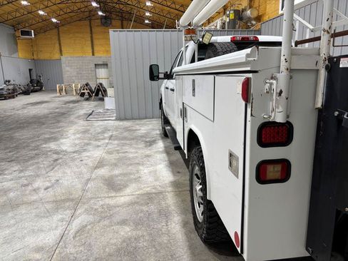 Used 2016 Chevrolet Silverado 3500 W/T AWD/4WD image 9