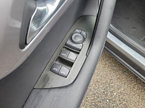 Used 2025 Chevrolet Blazer LT FWD image 12