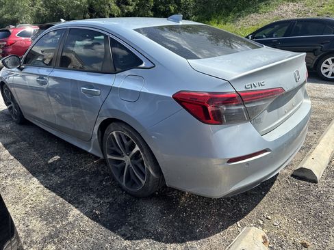 Used 2023 Honda Civic Touring image 4