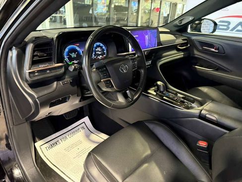 Used 2024 Toyota Crown Limited image 32