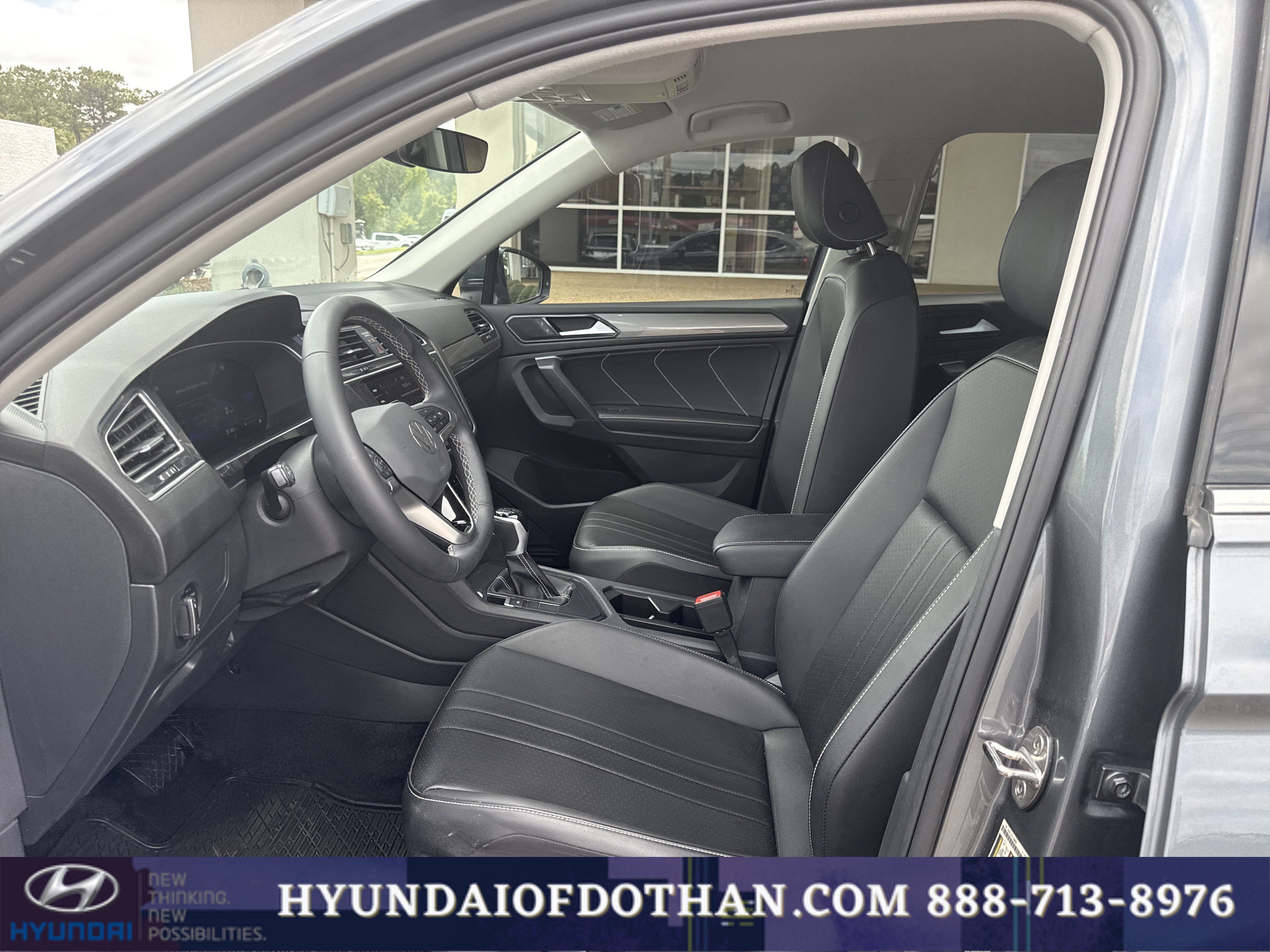 Used 2023 Volkswagen Tiguan SE FWD image 10