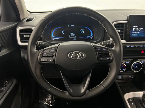 Used 2025 Hyundai Venue Limited FWD image 15