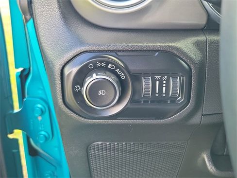 Used 2019 Jeep Wrangler Unlimited Sahara image 19