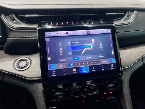 Used 2023 Jeep Grand Cherokee Overland image 32