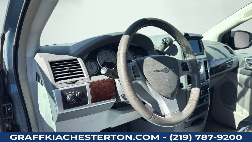 Used 2010 Chrysler Town & Country Touring FWD image 19