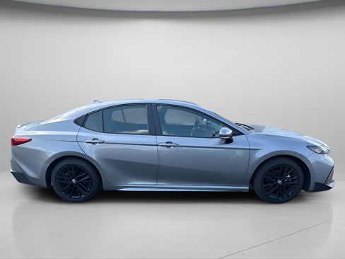 Used 2026 Toyota Camry SE FWD image 6