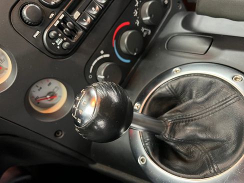 Used 2004 Dodge Viper SRT-10 RWD image 16