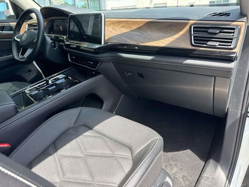 Used 2025 Volkswagen Atlas SE FWD image 13