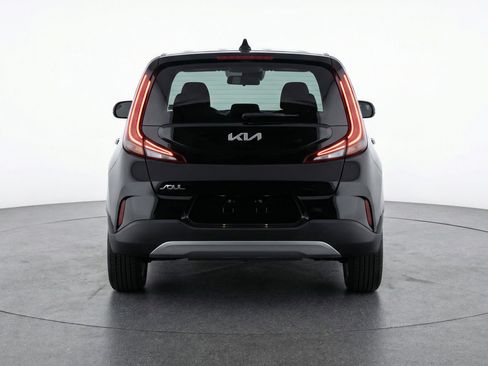 Used 2025 Kia Soul LX w/ LX Technology Package FWD image 7