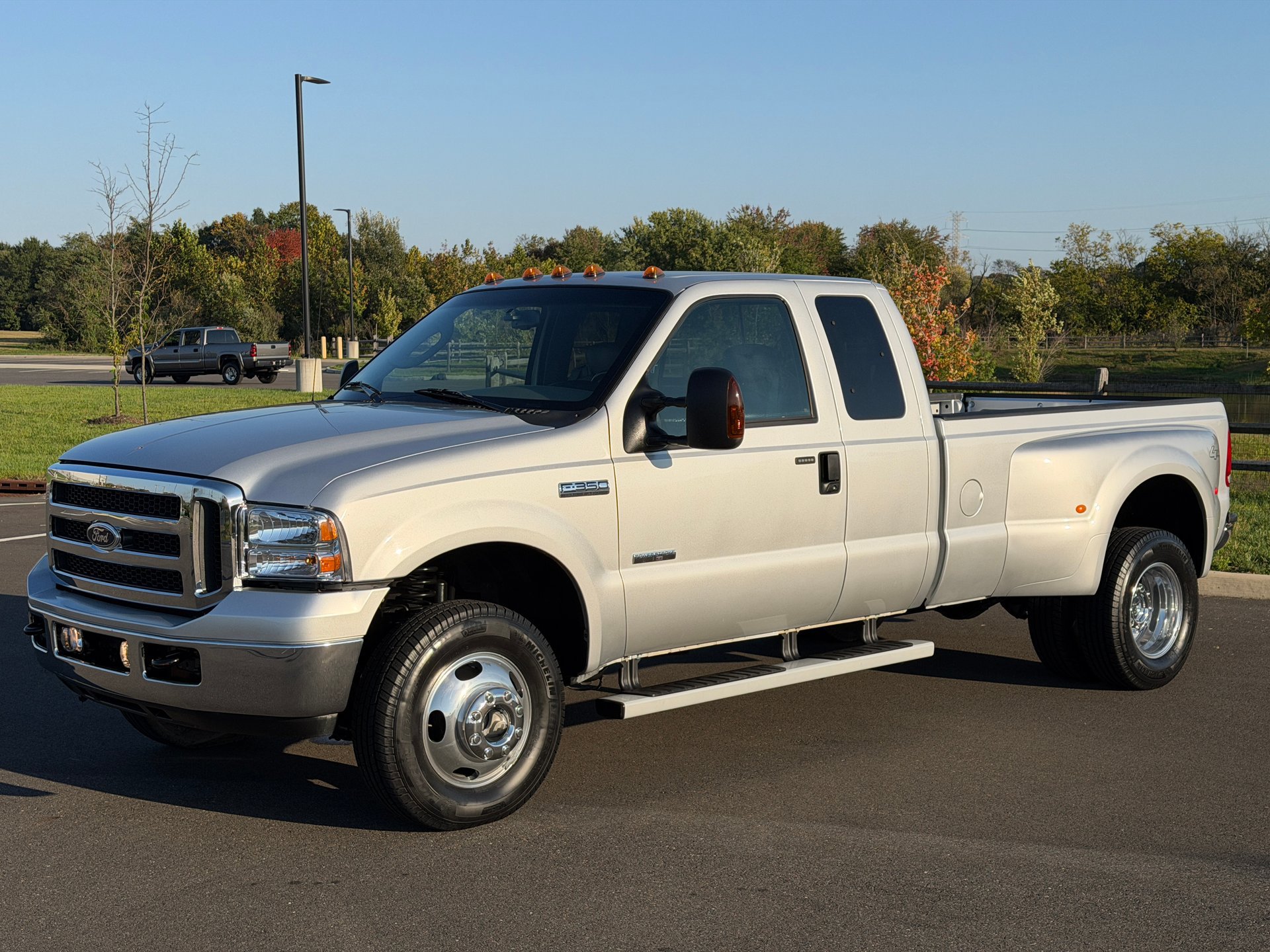 Used 2006 Ford F350 XL AWD/4WD image 2