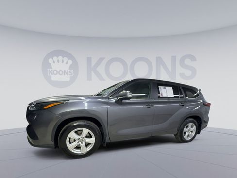 Used 2025 Toyota Highlander LE AWD/4WD image 5