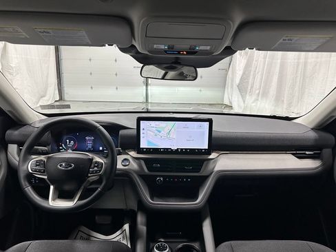 Used 2025 Ford Explorer Active AWD/4WD image 37