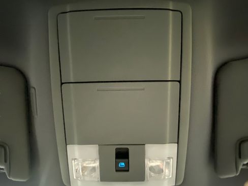 Used 2014 Ford F150 Lariat w/ Lariat Chrome Package image 24