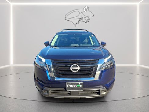 Used 2025 Nissan Pathfinder SV w/ SV Premium Package image 7