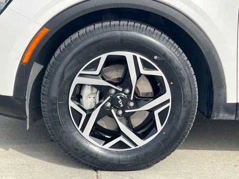 Used 2023 Kia Sportage LX image 25