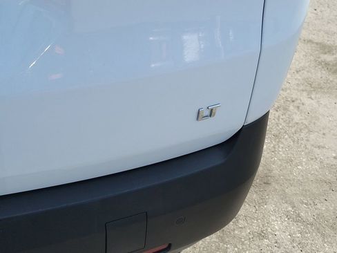 Used 2023 Chevrolet Traverse LT image 22