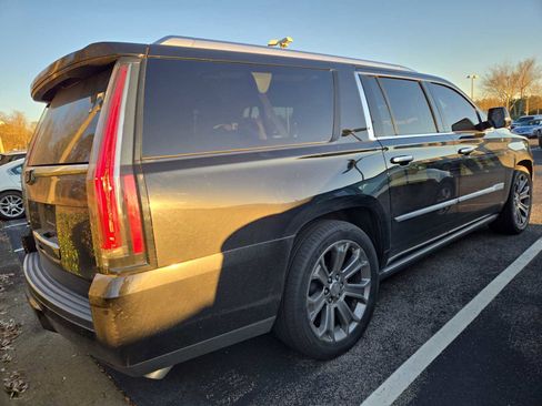 Used 2015 Cadillac Escalade ESV Premium image 4