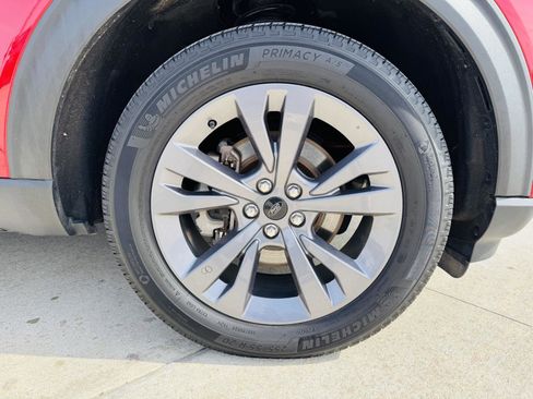 Used 2024 Ford Explorer XLT w/ Equipment Group 202A image 44