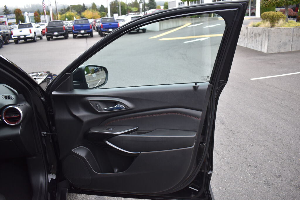 Used 2024 Chevrolet Trax RS w/ Driver Confidence Package FWD image 24