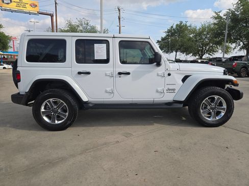 Used 2022 Jeep Wrangler Unlimited Sahara w/ Cold Weather Group AWD/4WD image 2