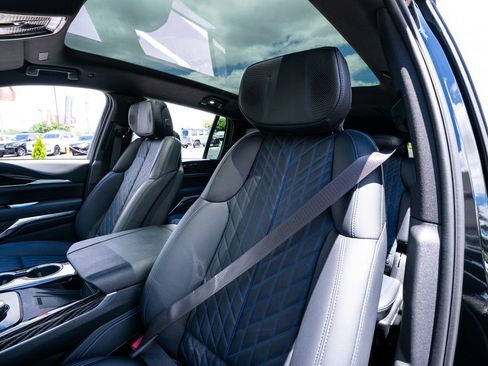 Used 2026 Cadillac Escalade IQ Sport 1 w/ LPO, Floor Liner Package AWD/4WD image 32