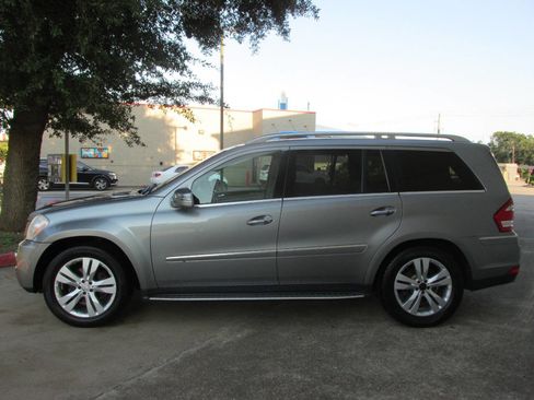 Used 2011 Mercedes-Benz GL 450 4MATIC image 4