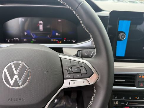 New 2026 Volkswagen Taos SE FWD image 16
