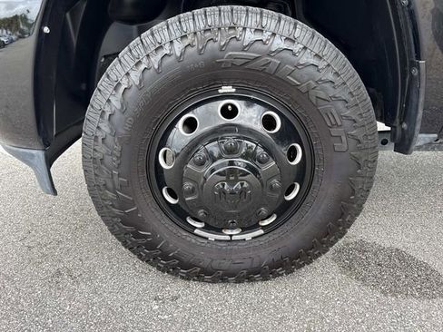 Used 2024 RAM 3500 Laramie w/ Night Edition image 32