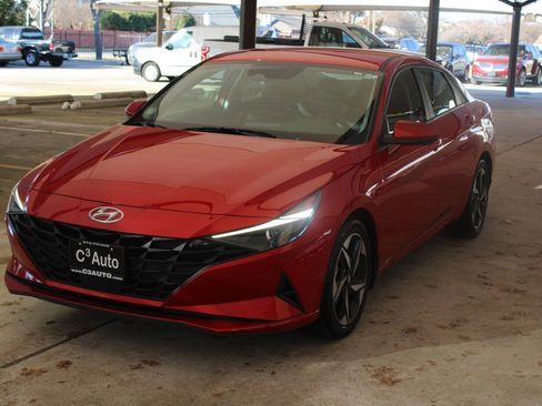 Used 2023 Hyundai Elantra SEL w/ Convenience Package image 3